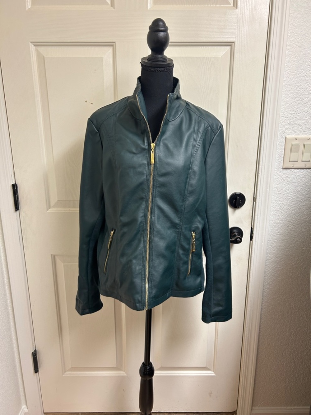 ELLEN TRACY Large Forest Green Coat, Face 100% Polyurethane, Back 50% Viscose